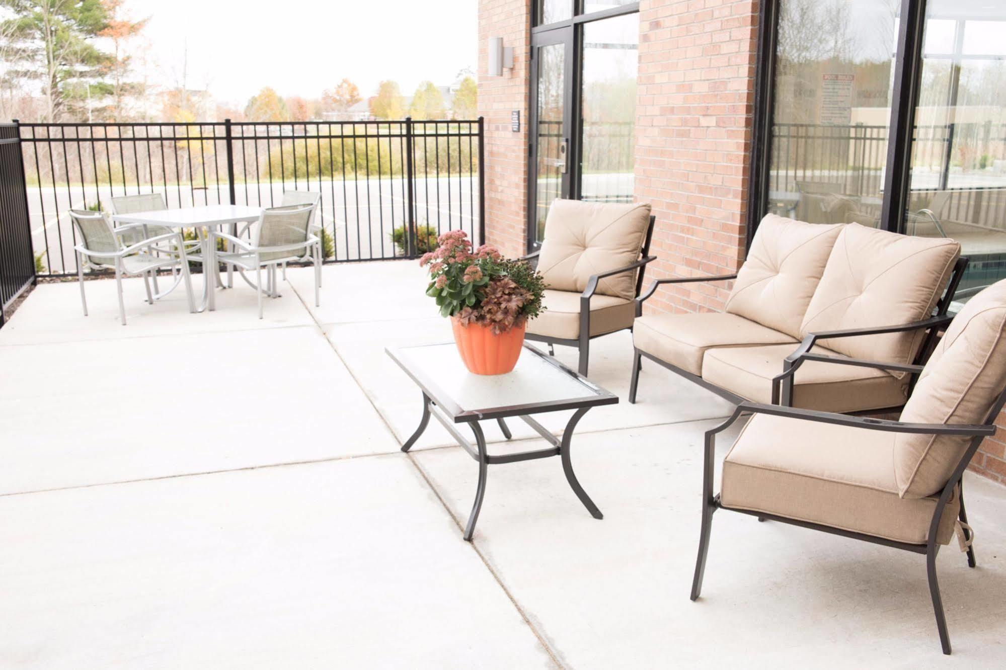 Hampton Inn & Suites Big Rapids, Mi Exterior foto